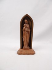 Vierge à l'Enfant sous niche