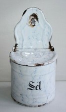 Boite à sel ancienne en tôle