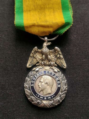 Rare médaille militaire non - militaire,