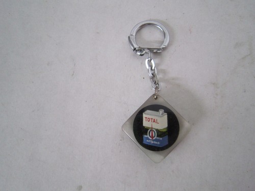 Ancien porte cle bidon total - cle,