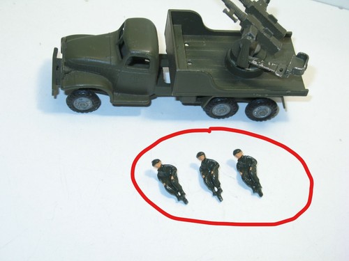 R09 lot soldat assis en - fj,,