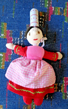 SR3/ DOUDOU POUPEE CHIFFON BRETONNE SOPHIE .  C ROBE ROUGE ROSE EXC ETAT