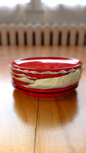 Boite avec petites assiettes - boite,