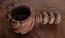 Vintage : joli casse-noix / noisettes à vis en bois sculpté Nutcracker C89