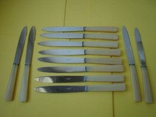 Douze couteaux Art Déco, lames inox, manches en bakelite  #899#