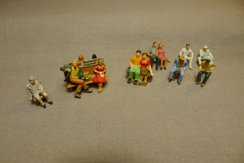 Figurines assises - ho,, 1/87,