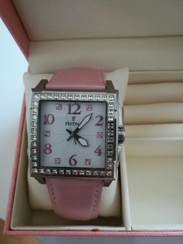 Magnifique montre rose poudree - magnifique,