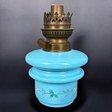 Lampe à pétrole opaline bleue émaillée fleurs kosmos brenner ancienne