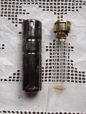 Etui et  bouteille de parfum
