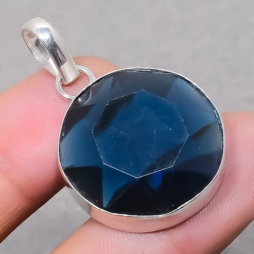 Pendentif bijou ethnique fait