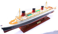 Très belle maquette en bois