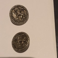 2 boutons ancien en métal 