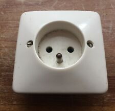 Prise Legrand Neptune avec terre ref 80119