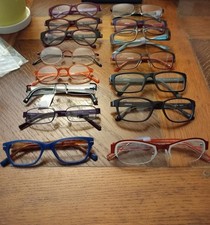 Lot de 15 montures de lunettes tous genres de marque Afflelou neuves