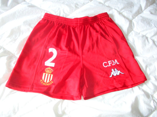 Short football ancien porté