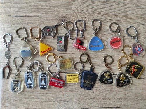 Lot porte clés - 19, sur