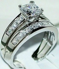 Bague de mariage sertie de