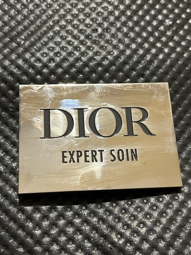 Pin magnétique dior - pin’s,
