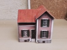 MARQUE INCONNUE. MAQUETTE MAISON DE VILLE IMITATION PIERRES. EN CARTON