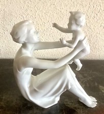 Mère et enfant en porcelaine allemande Kaiser