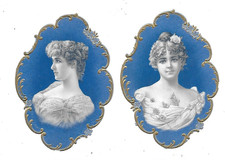 2 Chromos découpis gaufrés cadre or portraits de femmes sur fond bleu H. 13 cms