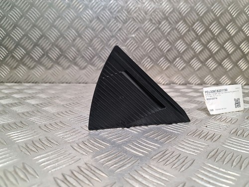 Enjoliveur triangle noir - , "sur