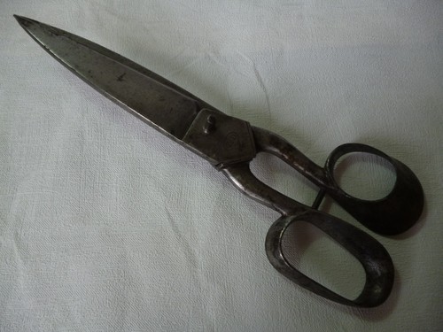 Ancienne paire de ciseaux - -,