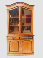 buffet deux corps formant vitrine en noyer époque Napoléon III . XIX siècle .