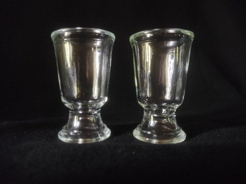 Deux verres liqueur de - deux,