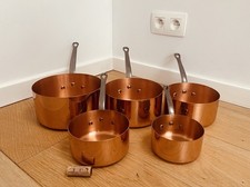 Lot de cinq casseroles en