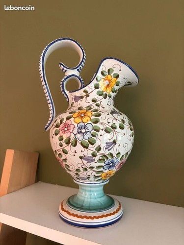 Grand pichet décoratif - , en