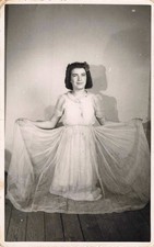 ANCIENNE CARTE CPSM PHOTOGRAPHIE JEUNE FEMME EN TENUE DE DANSE