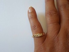 bague en plaqué or, trio de zirconiums, contour ondulé,  t. 52