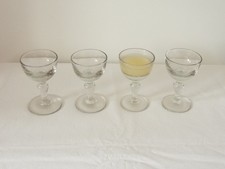 Verres à pied anciens de