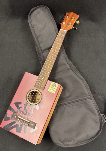 Cigar box ukulele handmade - box,