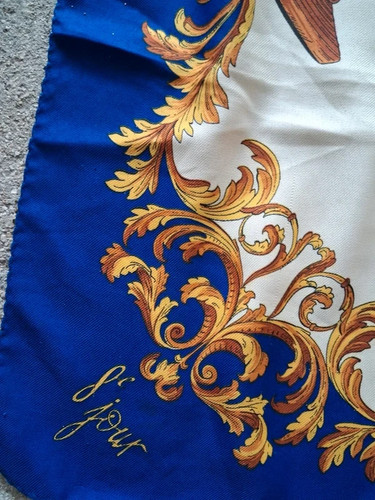 Foulard vintage 8ème - vintage, jour