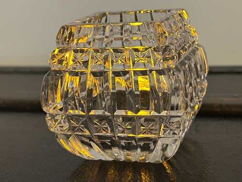 Très ancien petit vase