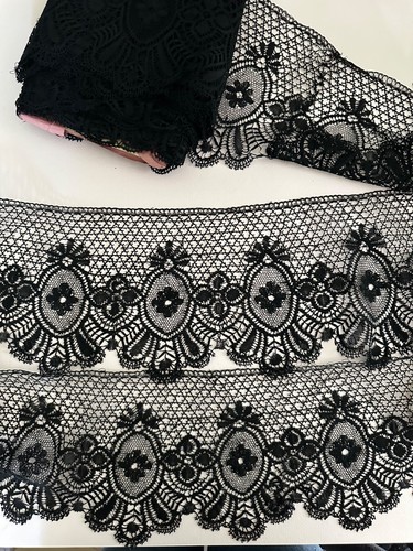 Ancienne dentelle noire style