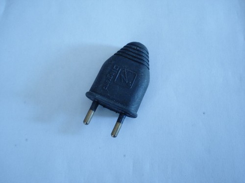 Prise électrique legrand art - ,