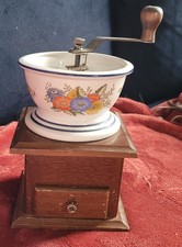 MOULIN A CAFé EN BOIS ET LE