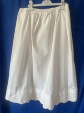 ancien jupon /fil de coton/taille élastiquée /volant broderie main (L 15  )