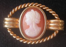 broche camée des années