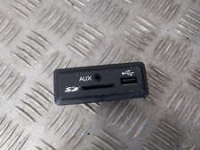 Prise USB / AUX  -  RENAULT MEGANE III (3) PHASE II (2) - Référence : 280234575R