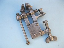 Ancien petit étau fer forgé d'horloger bijoutier outil réparation montre 19ème