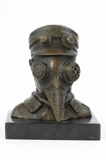 Sculpture en bronze du médecin de la peste steampunk d'après Pierre Mathieu