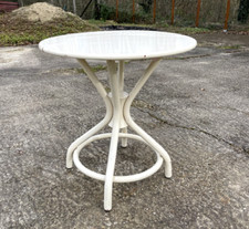 Guéridon en bois massif et peinture laque