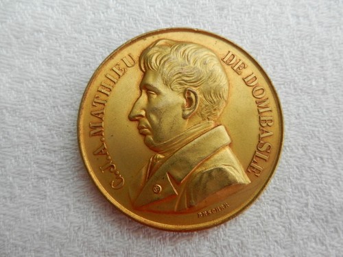 Belle médaille table - belle,