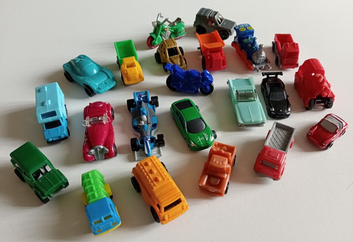 Lot anciens jouets kinder - lot,