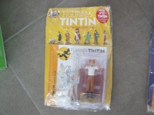 TINTIN FIGURINE 77 SCRUTE LE