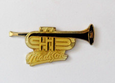 RNT 10/ pin's Madison trompette  instrument de musique